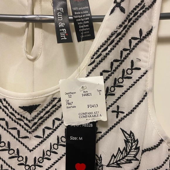 White flowy dress with two slits - Picture 7 of 10